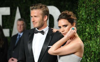 Victoria nổi máu ghen khi David Beckham trò chuyện với gái trẻ  