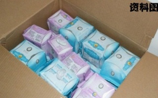 Tặng một thùng... băng vệ sinh nhân ngày Quốc tế phụ nữ