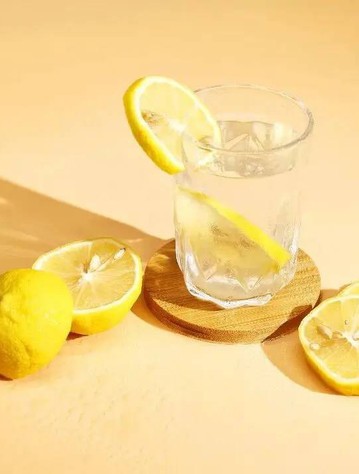 Người đàn ông 70 tuổi qua đời vì nhồi máu cơ tim giữa đêm, BS khuyên: Ngay cả khi khát vào ban đêm, cũng đừng uống 3 loại nước này