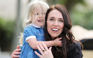 Cựu Thủ tướng Jacinda Ardern: Người mẹ mạnh mẽ truyền cảm hứng cho phụ nữ trên thế giới