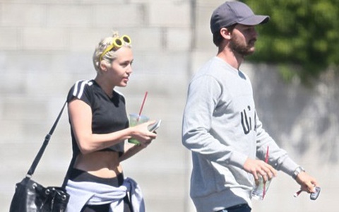 Miley Cyrus lần đầu xuất hiện cùng bạn trai sau nghi vấn chia tay