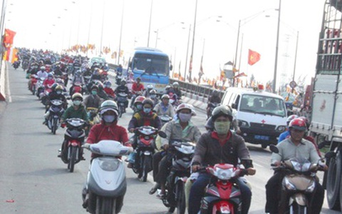 Sau kì nghỉ lễ người dân ùn ùn kéo về thành phố