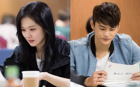 Jang Nara trang điểm nhẹ nhàng, giản dị đi đọc kịch bản phim