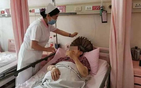Vết bớt này ban đầu không đau, không ngứa, nhưng 4 tháng sau người phụ nữ được chẩn đoán mắc bệnh ung thư nguy hiểm bậc nhất