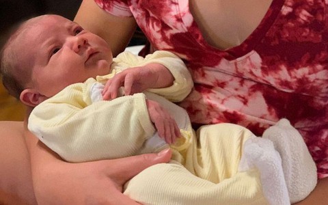 Hòn đảo chào đón em bé đầu tiên được sinh ra sau 93 năm