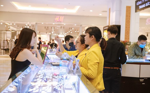 Phụ nữ thời nay đều ra ngoài kiếm tiền nhưng khoản chi tiêu cho bản thân họ đang ở mức nào?