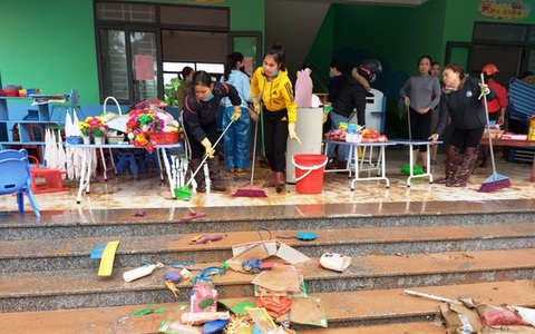 Hơn 100 nghìn học sinh Hà Tĩnh trở lại trường sau lũ lụt