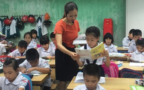 Làm sao để trẻ bắt nhịp nhanh với SGK lớp 1?