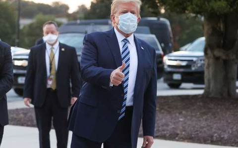 Tổng thống Trump xuất viện, lên trực thăng quay về Nhà Trắng