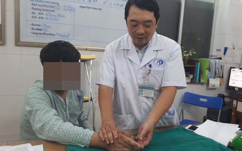 Nam thanh niên được lấy ngón chân làm ngón tay