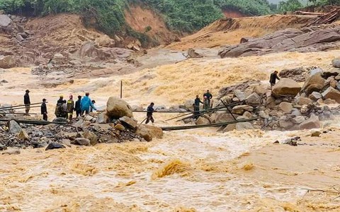 Thông tin mới nhất về vụ sạt lở khiến 13 người mất tích ở Phước Lộc