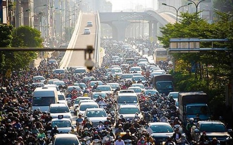 Đường trên cao thông nhưng tắc ở 2 đầu: Hà Nội họp khẩn tìm cách tháo gỡ