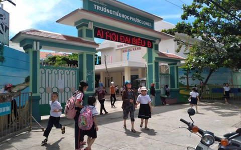Trường tiểu học bớt suất ăn của học sinh