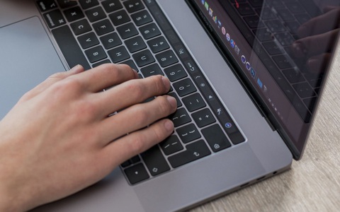 Cục Hàng không Việt Nam tiếp tục cấm sử dụng Macbook Pro 15 inch trên máy bay