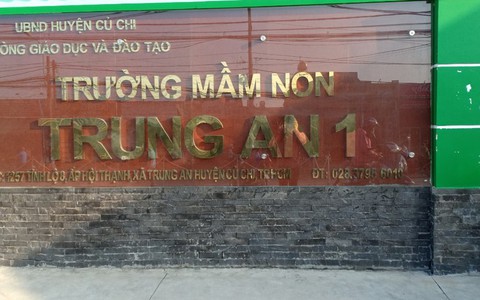 Hàng loạt giáo viên bị kỷ luật vì nhận trẻ vào học 'chui'