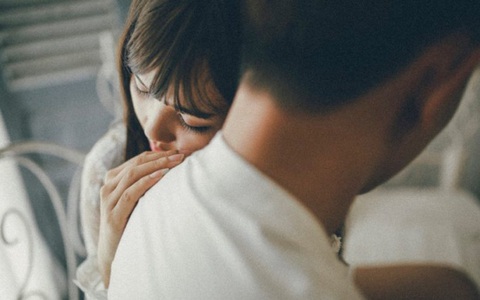 5 ngày sau khi ở viện về, nhìn vợ với chiếc bụng bầu giả to vượt mặt mà tôi đau quặn lòng