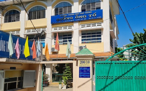 TP HCM: Nam sinh Trường THPT Giồng Ông Tố quay lén trong nhà vệ sinh nữ