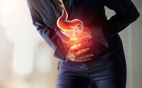 Khi tế bào ung thư xuất hiện trong ruột, sau khi ăn cơ thể sẽ có 4 biểu hiện này