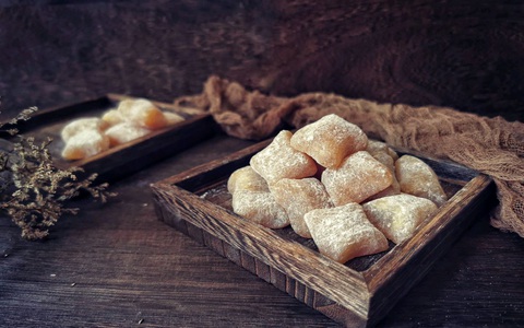 Mỗi khi thay đổi thời tiết là mẹ tôi làm kẹo dẻo gừng cho cả nhà ăn để phòng cảm cúm