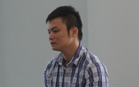 Người đàn ông hiếp dâm con của bạn gái vừa mất