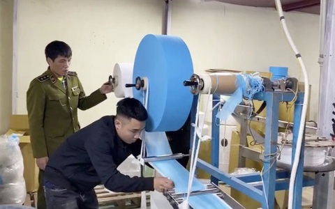 Doanh nghiệp dùng giấy vệ sinh thay vải kháng khuẩn để sản xuất khẩu trang ở Hà Nội bị đề nghị xử lý hình sự