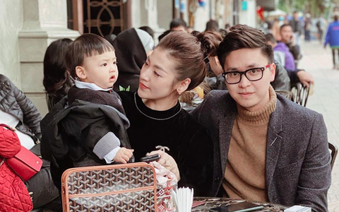 Á hậu Tú Anh khoe ảnh chồng con nhưng lại gây chú ý vì cách xưng hô lạ với ông xã