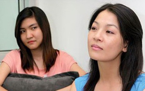 Trong bữa cơm 3 người, chồng tôi cười nhạt đưa ra mấy tấm ảnh trong điện thoại khiến em chồng tái mặt, rối rít xin tha thứ (P1)