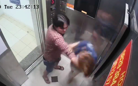 Vụ người đàn ông hành hung dã man cô gái trong thang máy: 2 người có quan hệ yêu đương, gã đàn ông bị xử phạt hành chính