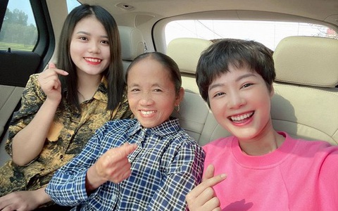 Thêm những hình ảnh cực hiếm hoi về con gái bà Tân Vlog được hé lộ, nhan sắc quả là "không phải dạng vừa đâu"
