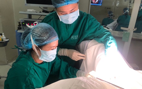 Thấy con gái bí tiểu và chưa có kinh nguyệt lần nào, mẹ đưa đi khám thì phát hiện tình trạng "hiểm" ở vùng kín