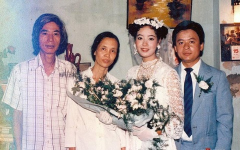 Chia sẻ loạt ảnh cưới nhân kỷ niệm 33 năm ngày về chung một nhà với ông xã, NSƯT Chiều Xuân khiến dân tình "xuýt xoa" vì vẻ ngoài xinh đẹp không đổi