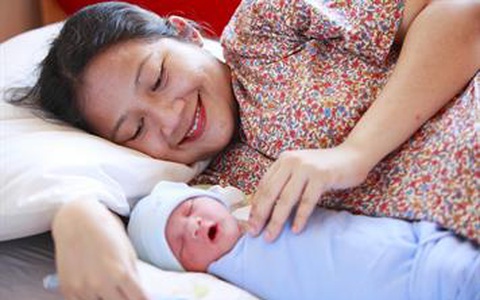 Các mẹ bầu sinh con trong mùa dịch COVID-19 phải ghi nhớ những điều này