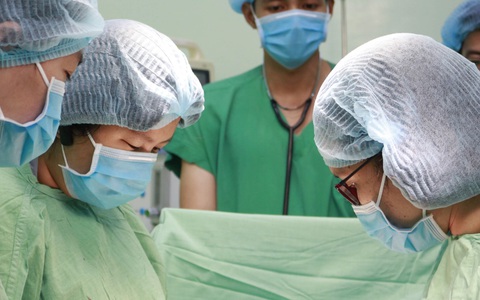 Bà mẹ 35 tuổi suýt không còn cơ hội nhìn mặt con vì tai biến sản khoa nguy hiểm này