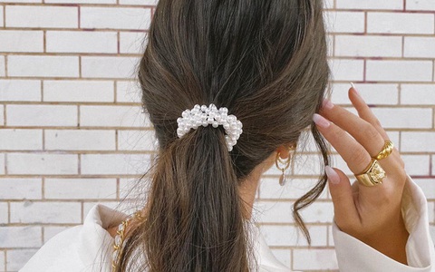 4 style làm điệu mái tóc với phụ kiện ngọc trai khiến nàng nào diện rồi cũng “auto” trendy, sang chảnh