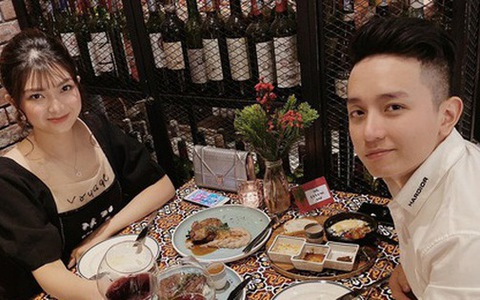 Match được cô gái đầu tiên trên Tinder, thanh niên quyết định xoá app rồi 1 năm sau cưới nàng làm vợ luôn!