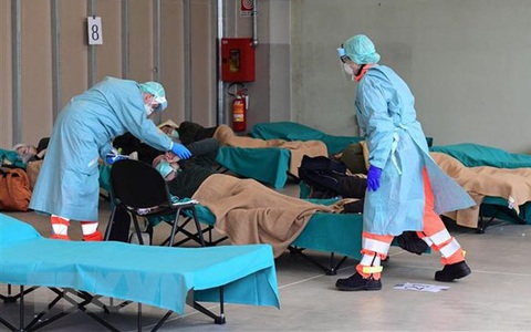 WHO xác nhận 2 nhân viên nhiễm virus SARS-CoV-2