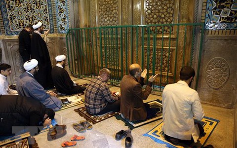 Iran vẫn tổ chức Lễ hội Hỏa giáo dù đã có 16.000 người mắc COVID-19
