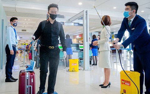 Gần 600 người Việt từ vùng dịch về sân bay Nội Bài hôm nay