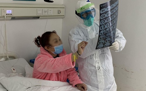 Chuyên gia bác tin đồn "Nín thở trong 10 giây giúp kiểm tra bản thân có nhiễm Covid-19 hay không"
