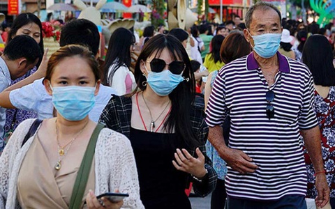 Tái sử dụng khẩu trang bằng cách hấp lò vi sóng trong mùa dịch Covid-19: Chuyên gia sẽ giải đáp rõ có an toàn hay không!