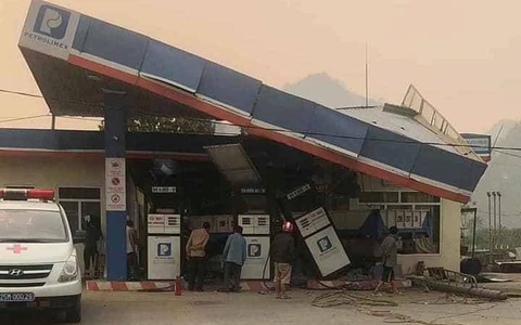Lai Châu: Xe tải lao vào cây xăng làm 1 người tử vong, 5 người bị thương