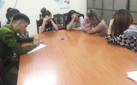4 "hot girl" hùn tiền mua ma túy và thuê căn hộ để "đập đá"