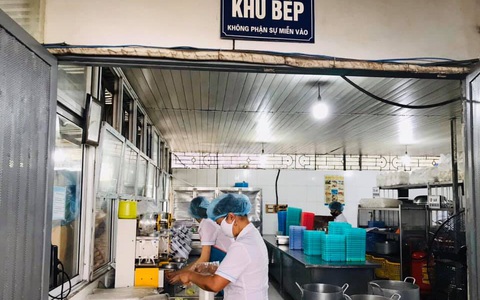 Nhân viên của Trường Sinh cung cấp thức ăn ở BV Nội Tiết không liên quan Bạch Mai