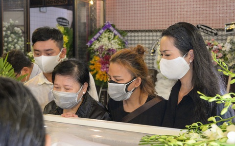Nhiều nghệ sĩ nghẹn ngào nói lời cuối trước khi chia tay cố diễn viên Mai Phương: “Tạm biệt Phương” hay “Những hẹn hò từ nay khép lại”