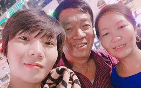 Tố mẹ "cục súc nhất xóm", con gái của cặp vợ chồng Hồng Gấm - Phạm Hùng được khen là mặn hệt bố