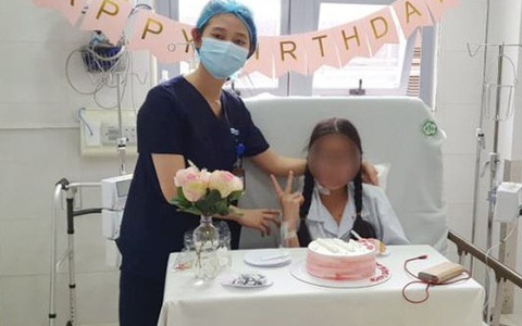 Những hình ảnh xúc động rớt nước mắt bên trong khu cách ly BV Bạch Mai