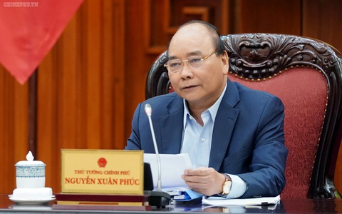 Thủ tướng Nguyễn Xuân Phúc ký ban hành nghị quyết hỗ trợ bằng tiền cho người dân gặp khó khăn vì Covid-19