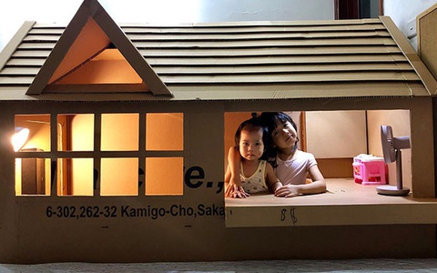 Thấy con ao ước có nhà riêng, bố Hà Nội liền làm một ngôi nhà bằng bìa các tông, chi phí hết 40 nghìn đồng mà đẹp như mơ