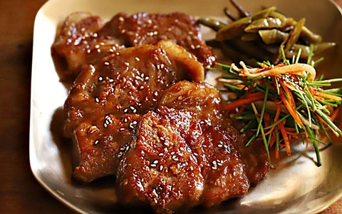 Người Hàn có món thịt heo áp chảo mềm ngon xuất sắc, các mẹ hãy học ngay thôi!