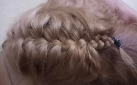 Cô gái khoe mẫu tóc tết mượt mà "đúng chuẩn salon", nhưng khi kéo đến tấm ảnh cuối ai nấy đều thốt lên kinh ngạc